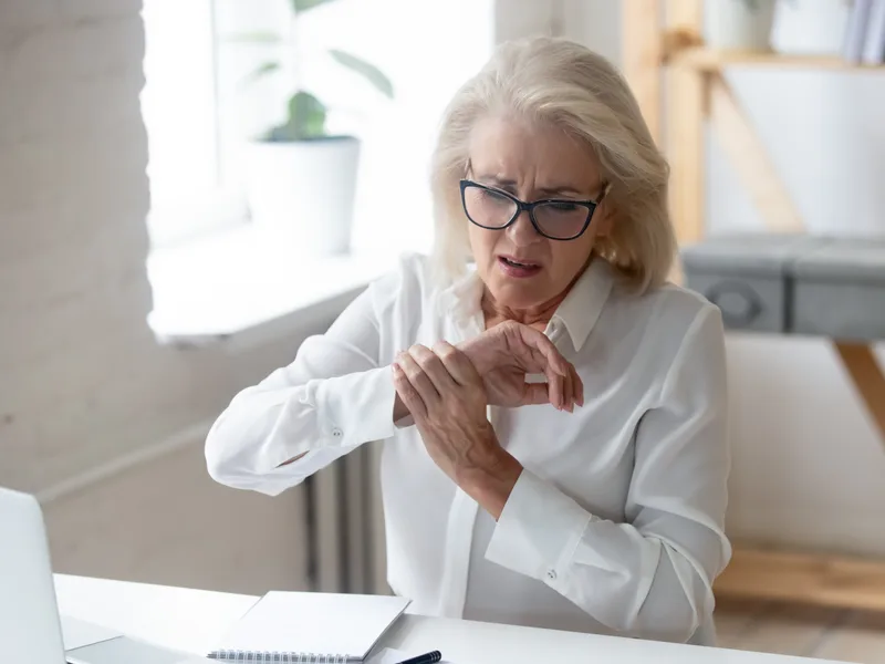 Sarasota Auto Injury Clinic treating bursitis in Sarasota