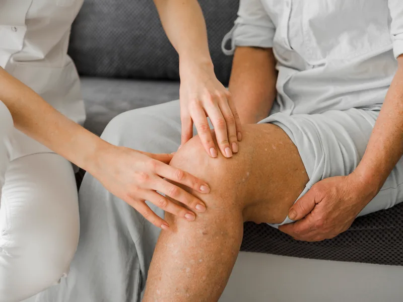 Chiropractic care for knee pain at Sarasota Auto Injury Clinic in Sarasota