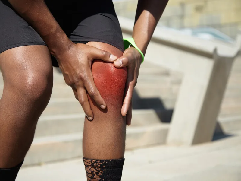 Sarasota Auto Injury Clinic treating knee pain in Sarasota