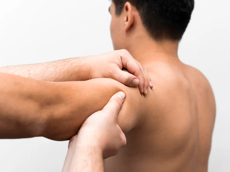 How Sarasota Auto Injury Clinic treats rotator cuff injury in Sarasota